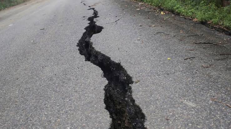 #BREAKING | Massive Earthquake tremors in Delhi-NCR and neighbouring cities